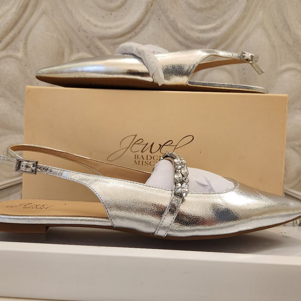 Jewel Badgley Mischka "Bambi" Silver flat slingbacks. NIB. Size 7